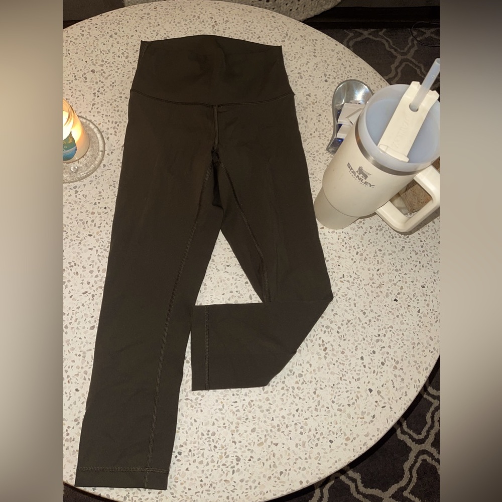 NWOT Lululemon Wunder Under crop size 4
